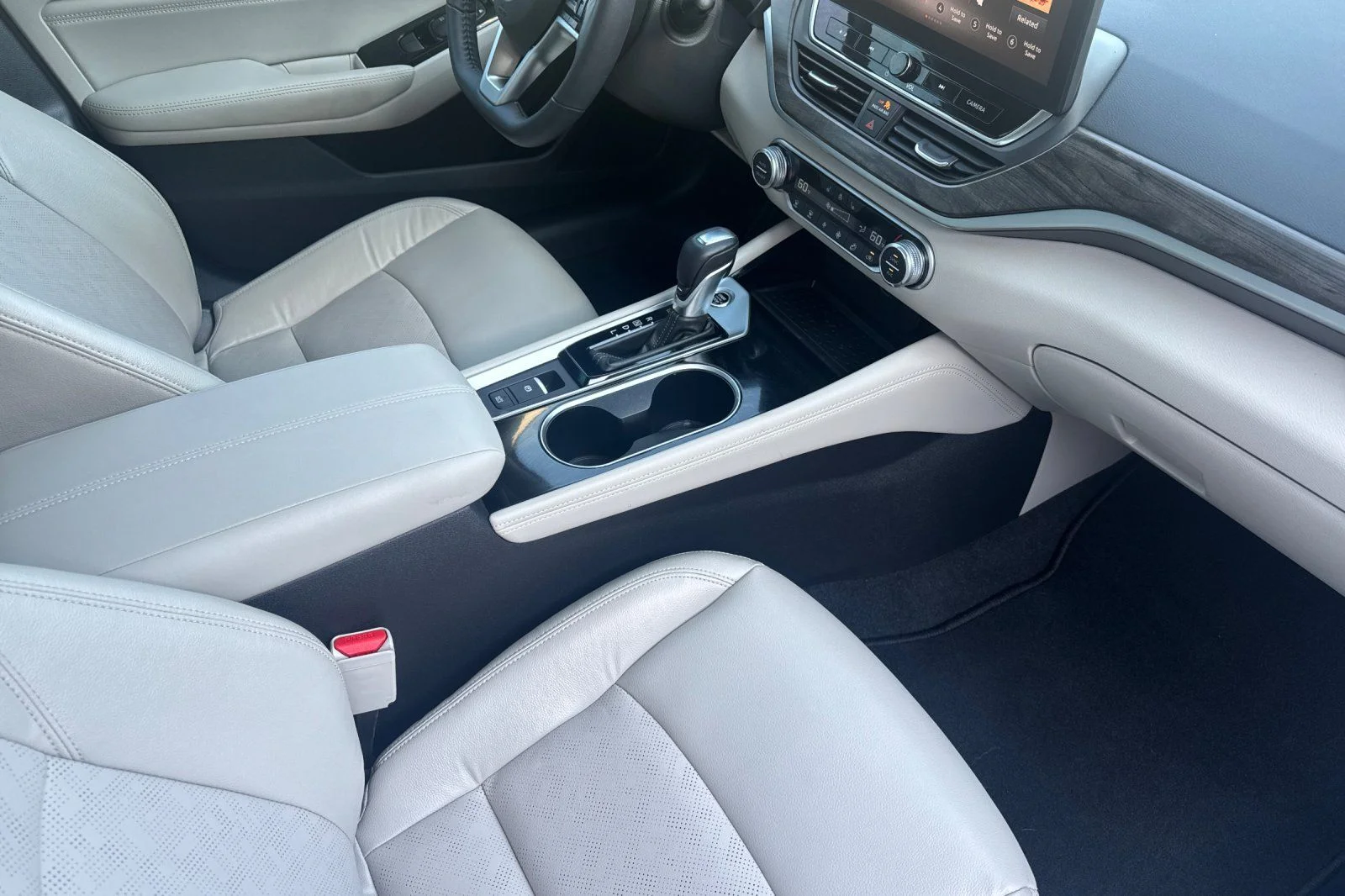Used 2023 White Nissan 2.5 SL image 18