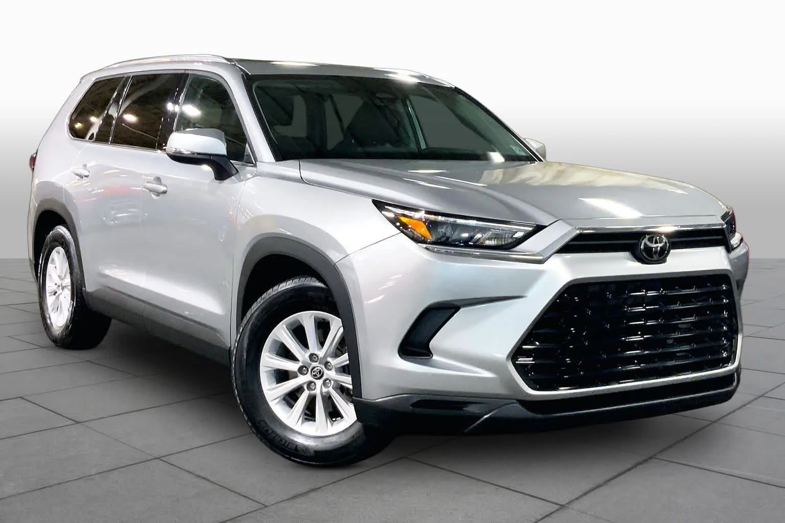 Used 2025 Celestial Silver Metallic Toyota XLE image 3