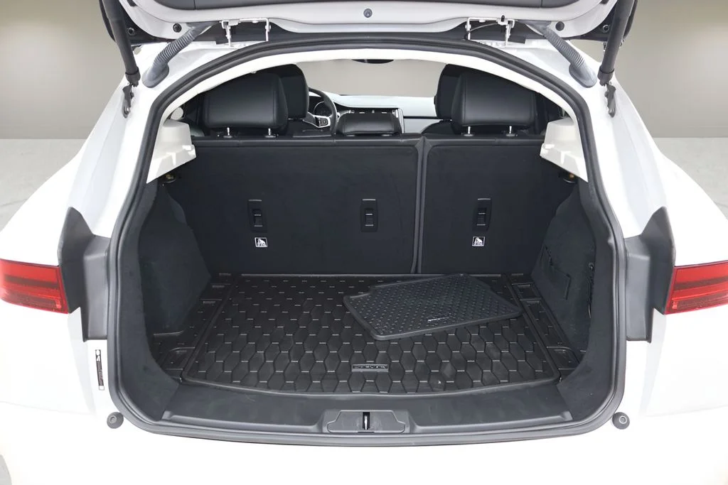 Used 2019 Gray Jaguar SE image 15