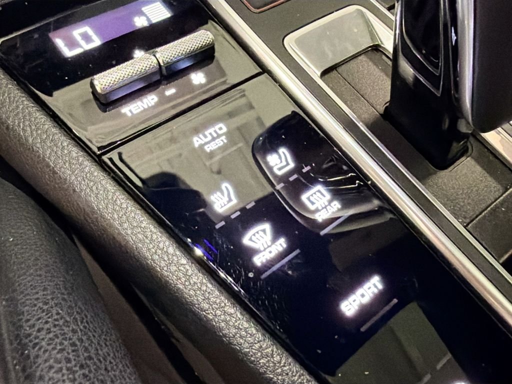Used 2020  Porsche  image 22