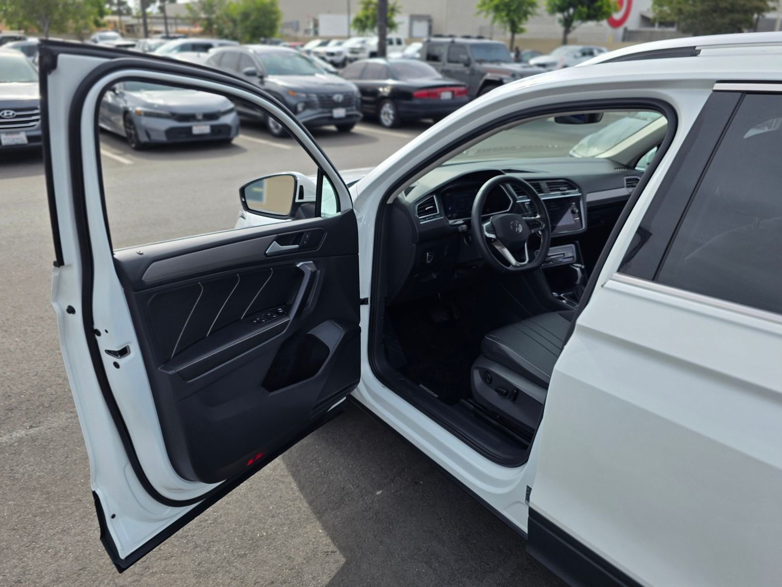 Used 2023 White Volkswagen 2.0T SE image 38