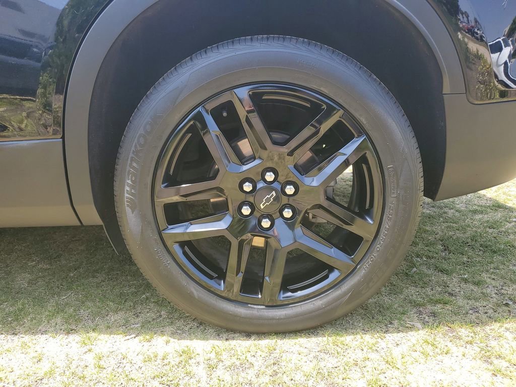 Used 2022 Black Chevrolet 2LT image 6