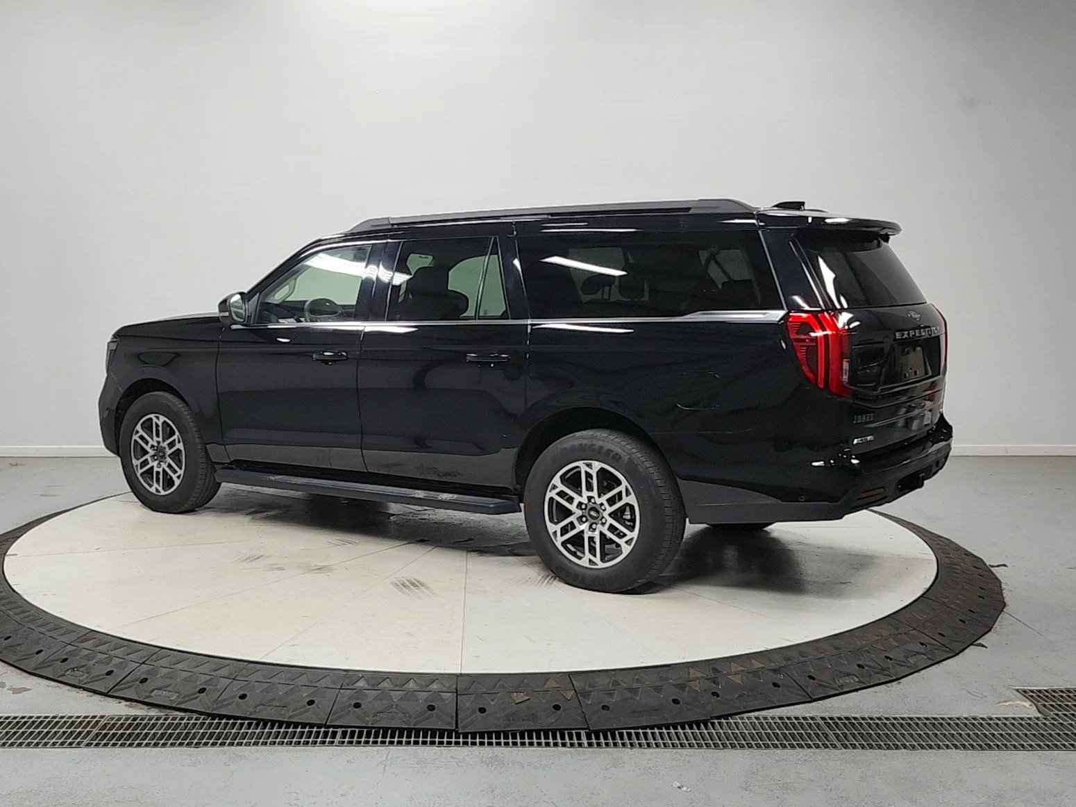 Used 2025 Black Ford Active image 6
