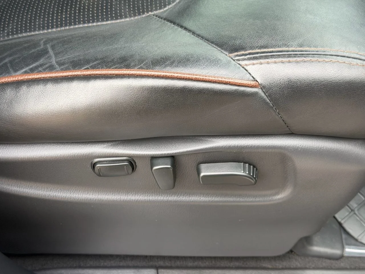 Used 2018 Brilliant Silver Nissan SL image 12