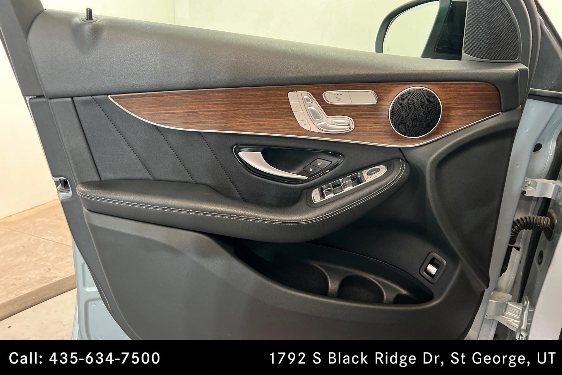 Certified Used 2022 CIRRUS SILVER METALLIC Mercedes-Benz GLC 300 image 15
