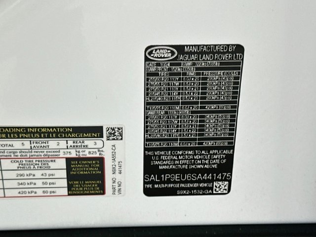 Used 2025  Land Rover SE image 31