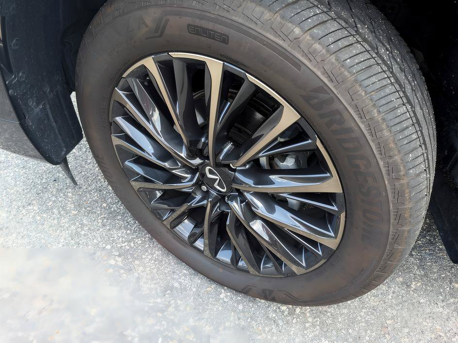 Used 2026 Mineral Black/Graphite Shadow INFINITI AUTOGRAPH image 8