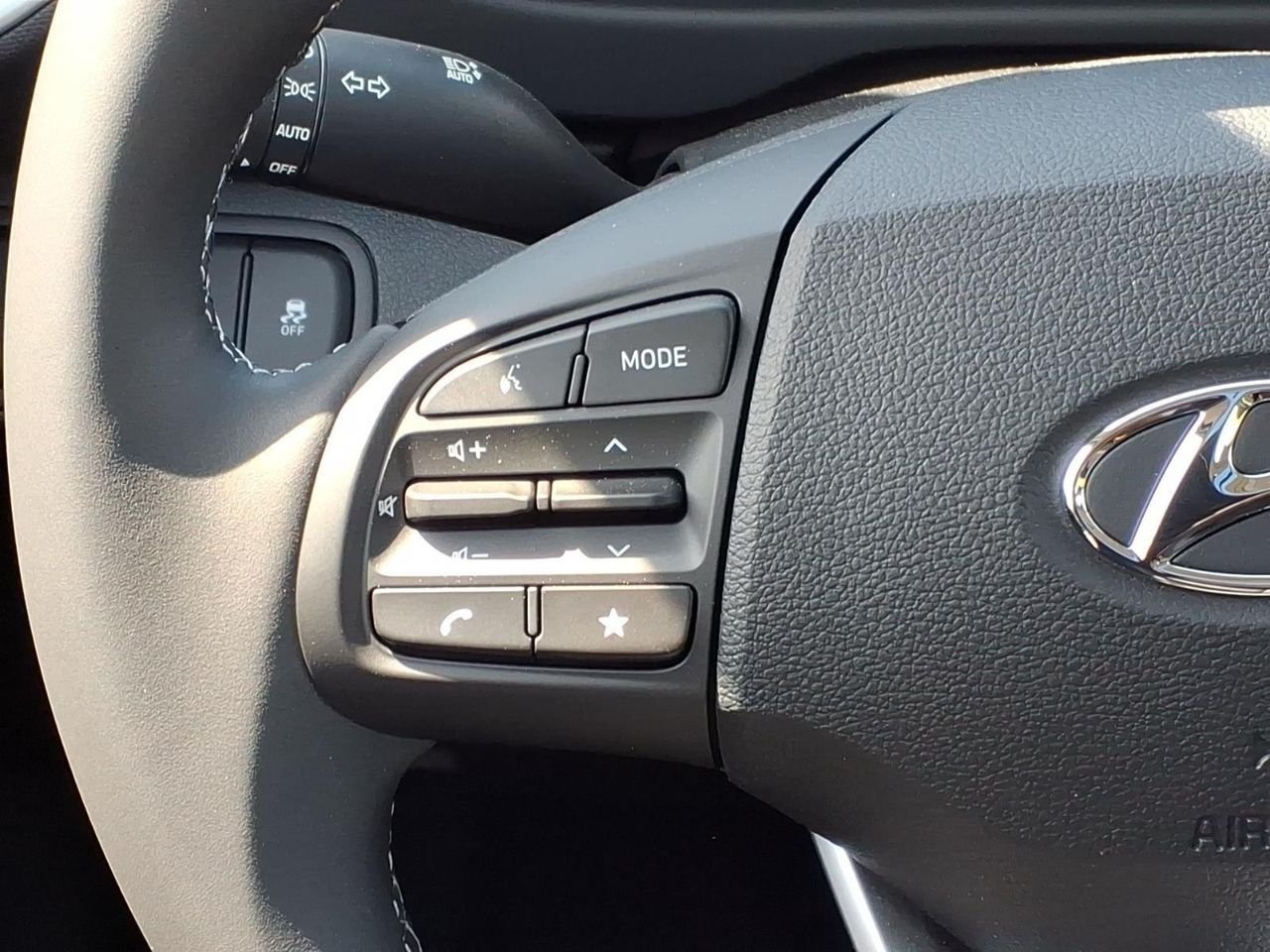 New 2026 Onyx Black Hyundai SEL image 15