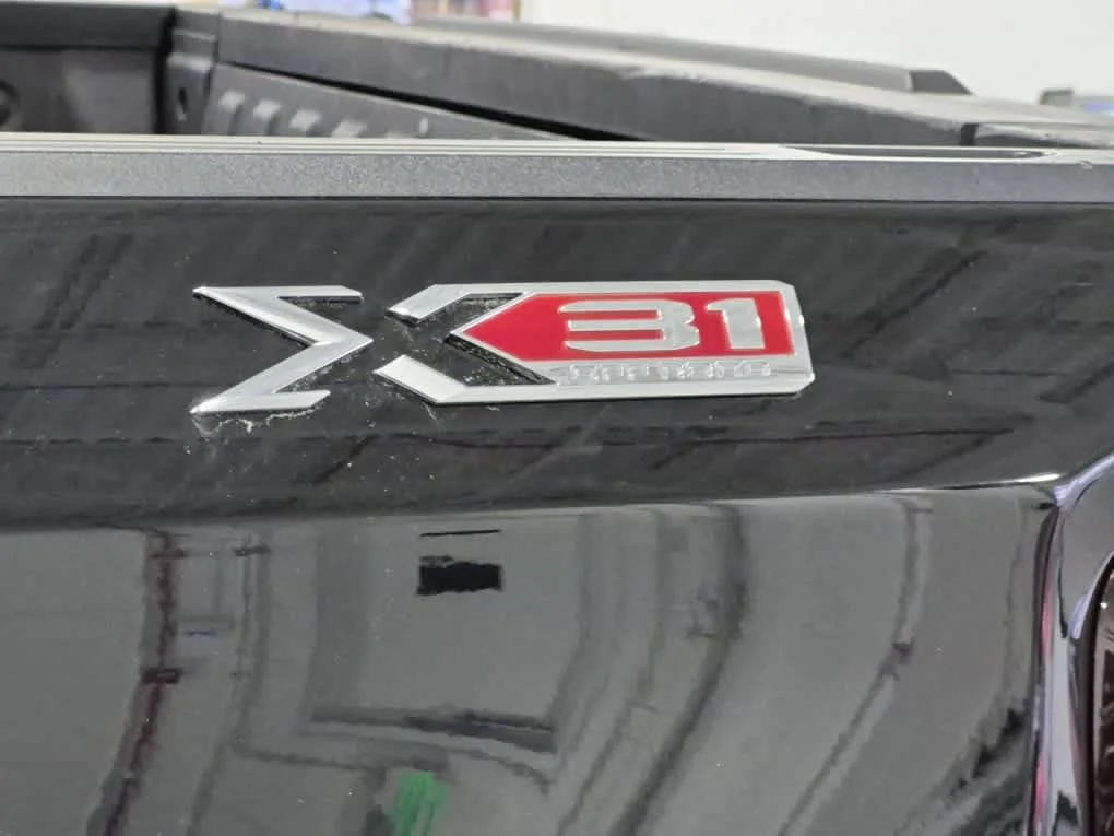 Used 2023 Onyx Black GMC SLT image 26