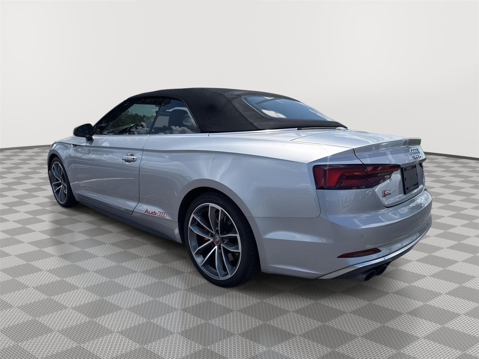 Used 2018 Florett Silver Metallic/Black Roof Audi Prestige image 11