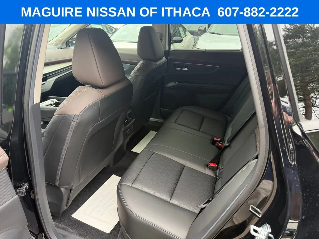 Used 2026 Black Nissan Platinum image 9