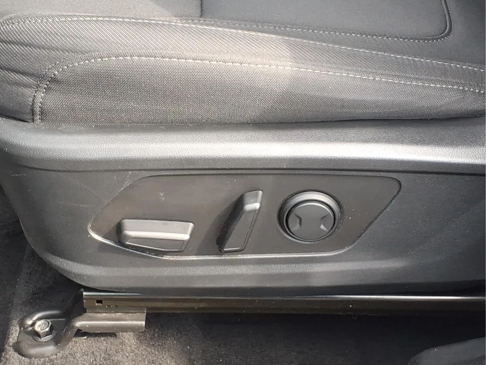Used 2024 Hampton Gray Hyundai SEL image 17