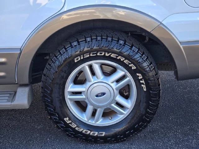 Used 2004 White Ford Eddie Bauer image 20