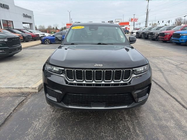 Used 2023 Black Jeep Laredo image 9