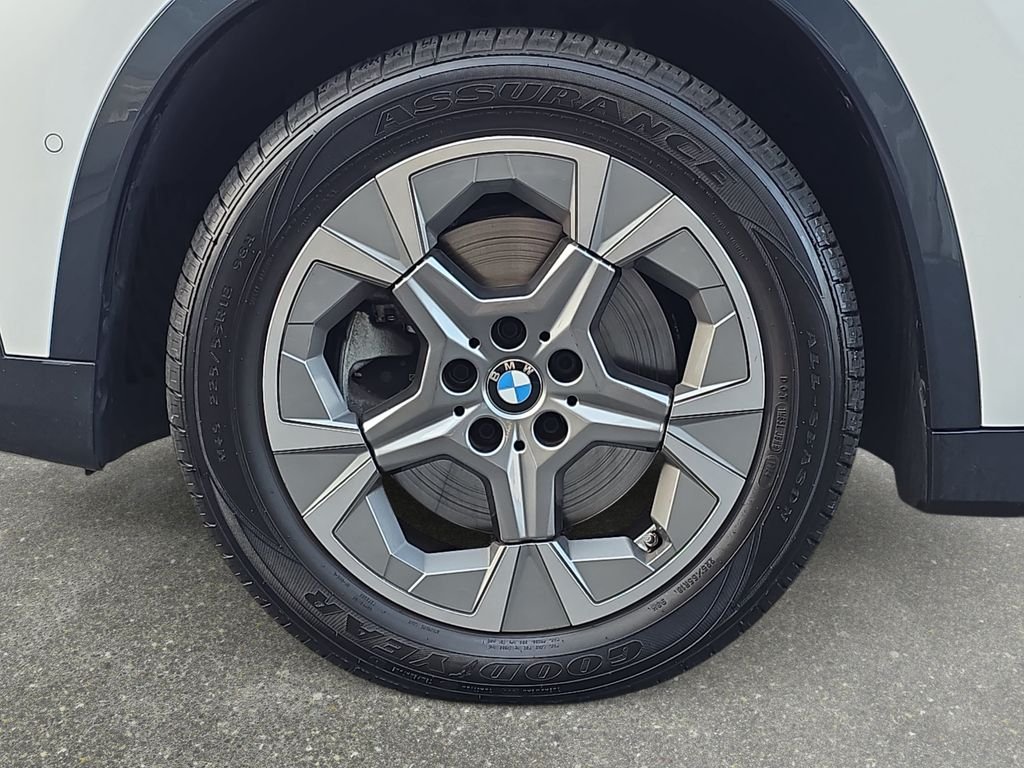 Used 2024 White BMW xDrive28i image 32