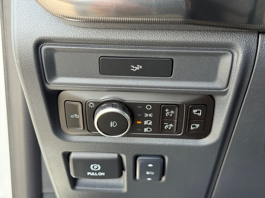 New 2026 Oxford White Ford Lariat® image 14