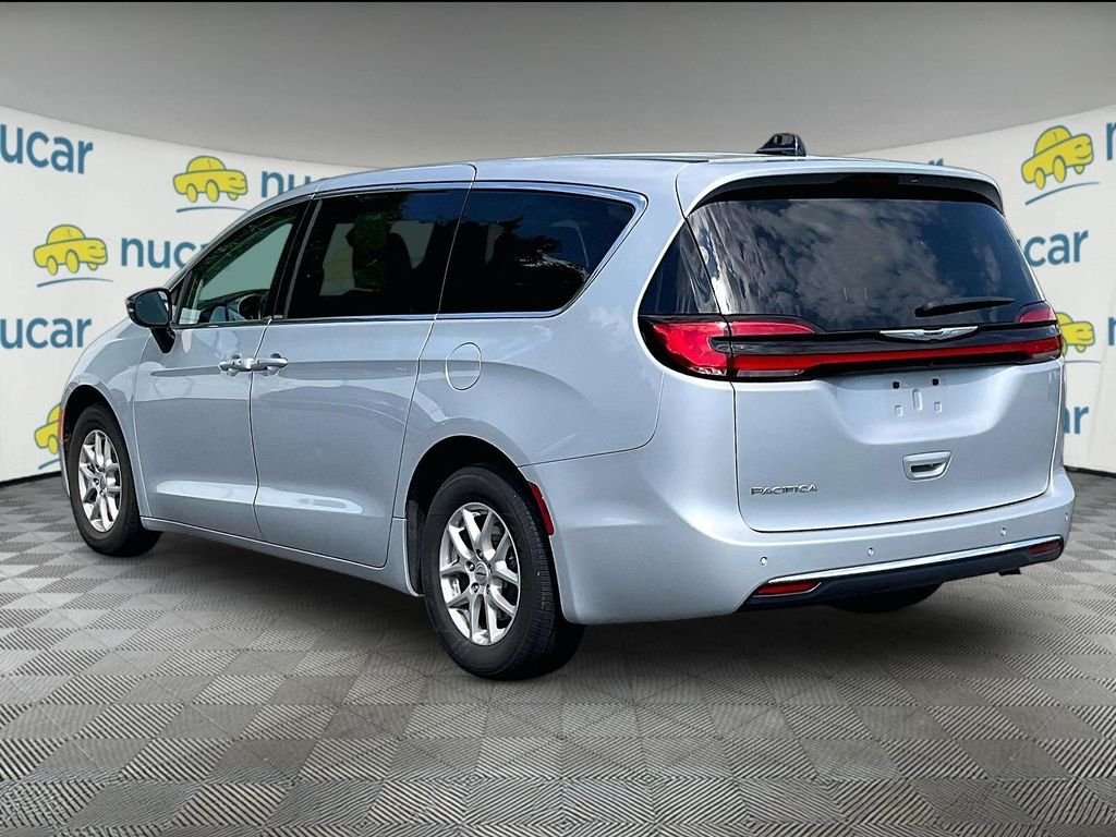 Used 2024 Silver Mist Clearcoat Chrysler Touring L image 4