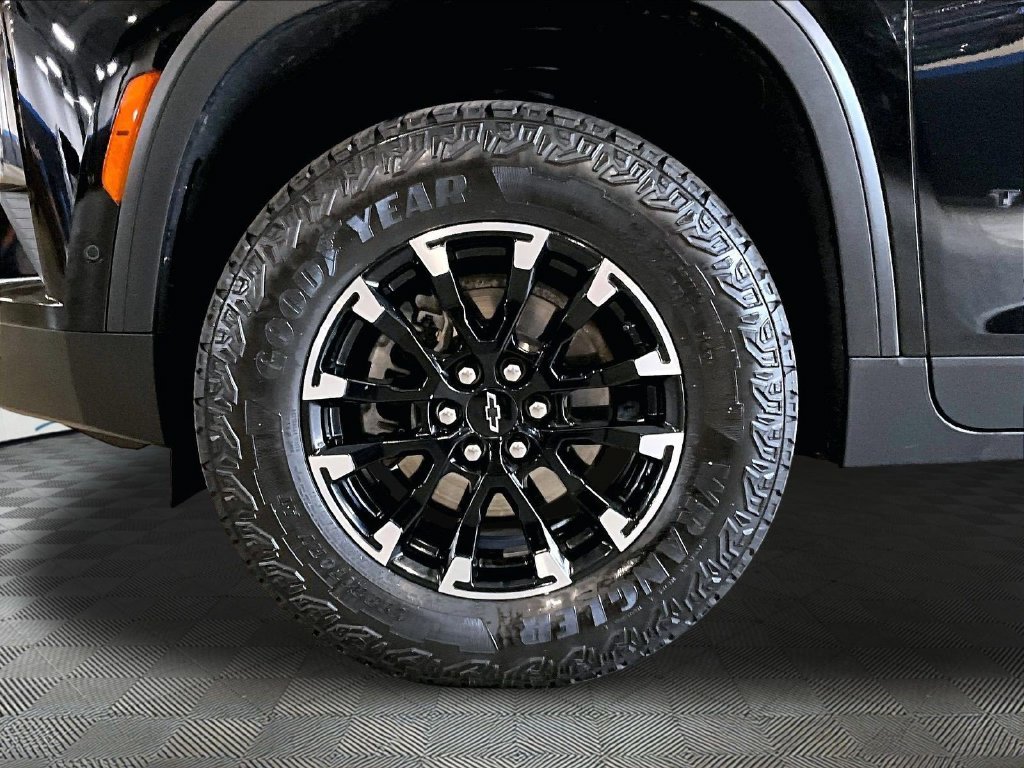 Used 2024 Black Chevrolet Z71 image 7