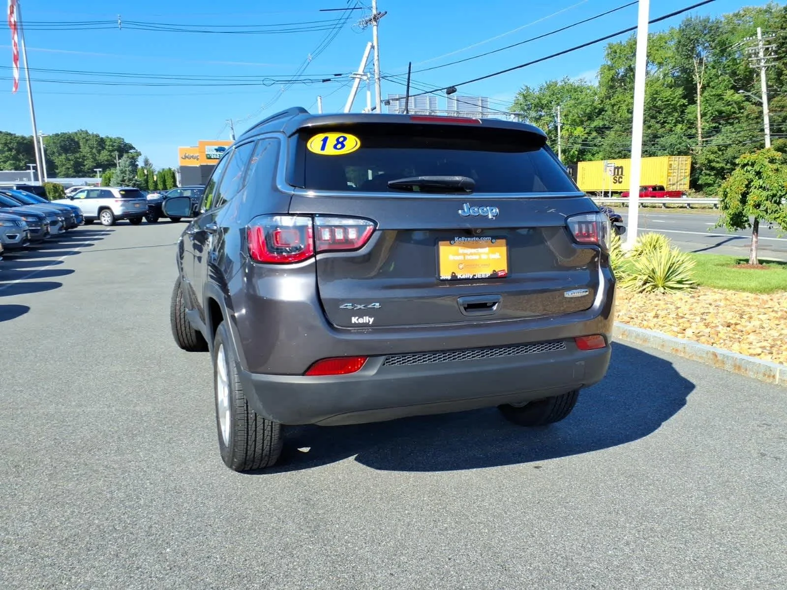 Certified Used 2018 Granite Crystal Met. Clear Coat Jeep Latitude image 10