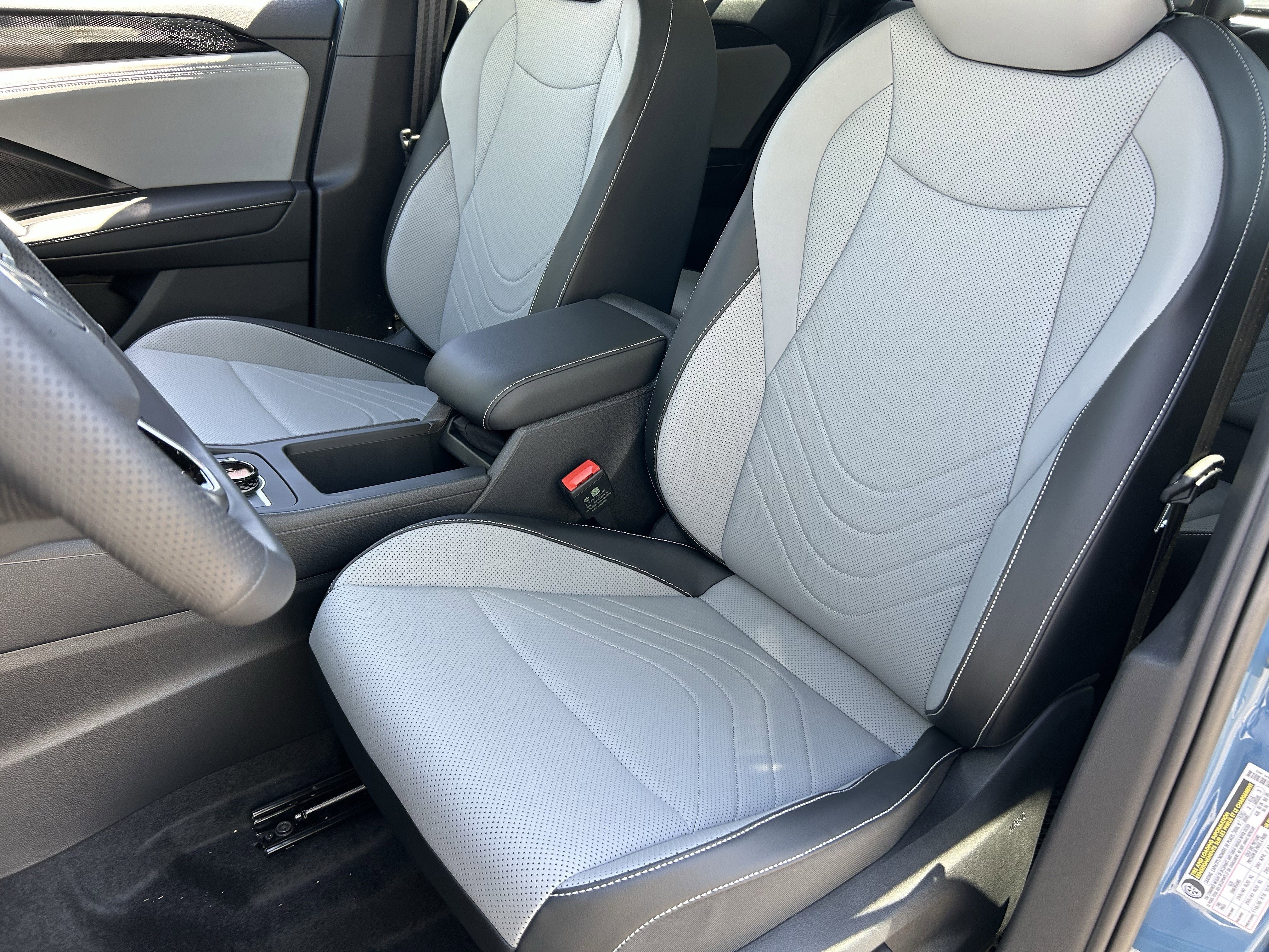 New 2026 Monterey Blue w/Deep Black Roof Volkswagen SE R-Line Black image 16