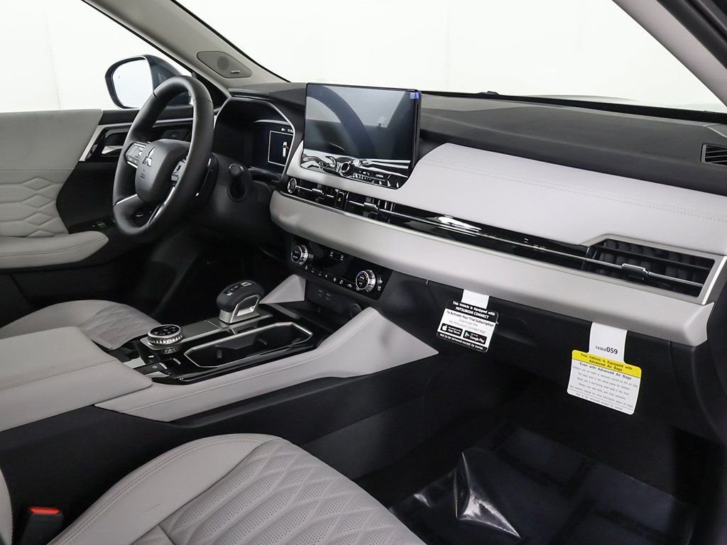 2025 Mitsubishi Outlander SEL - Photo 32