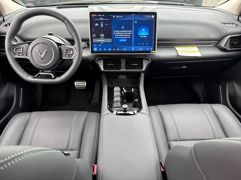 2025 VinFast VF 8 Eco - Photo 19