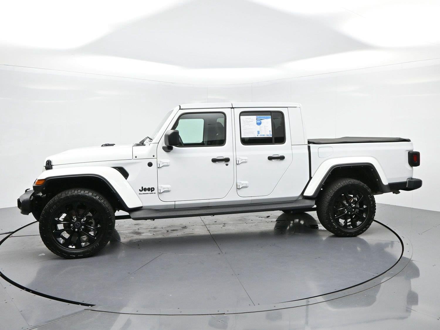 Used 2025 White Jeep Nighthawk image 4