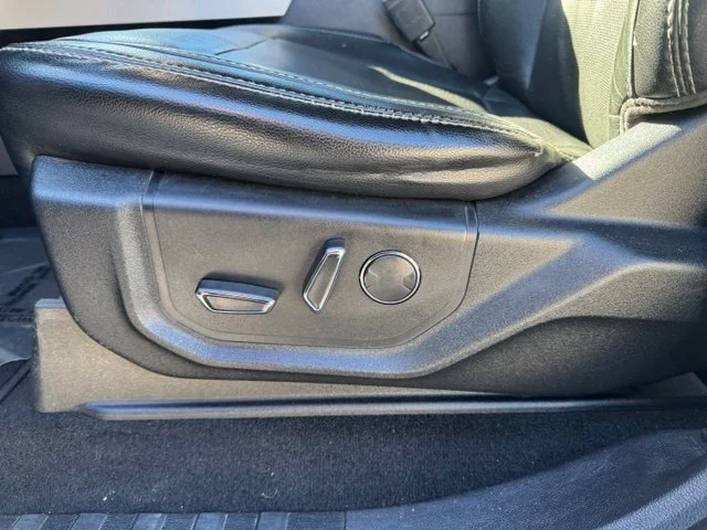Used 2019 Silver Ford Lariat image 27