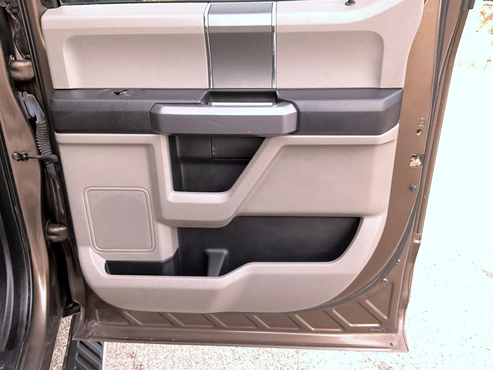 Used 2016 Brown Ford XLT image 17