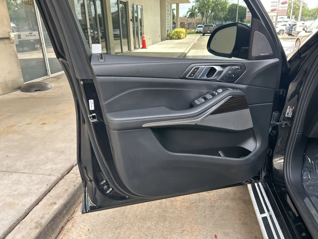 Used 2024 Black BMW xDrive40i image 61