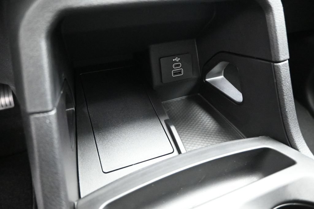 New 2026 Carbonized Gray Metallic Ford XLT image 15
