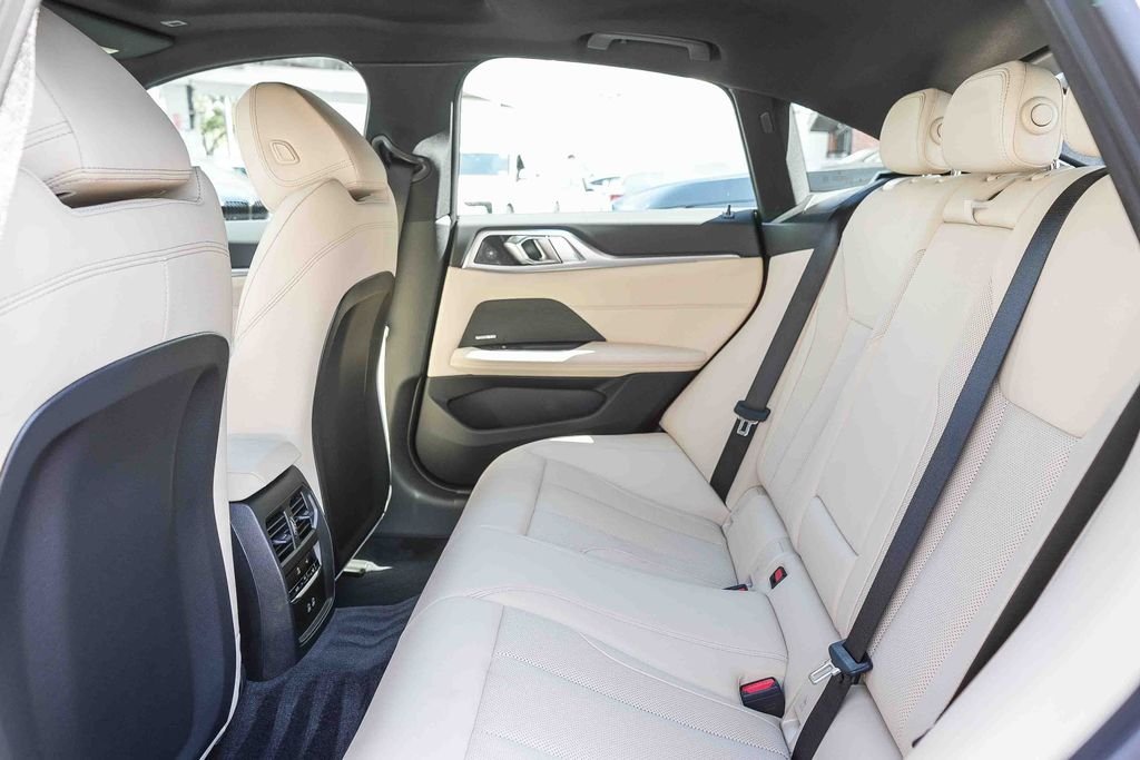 Used 2026 Vegas Red Metallic BMW M60 image 18
