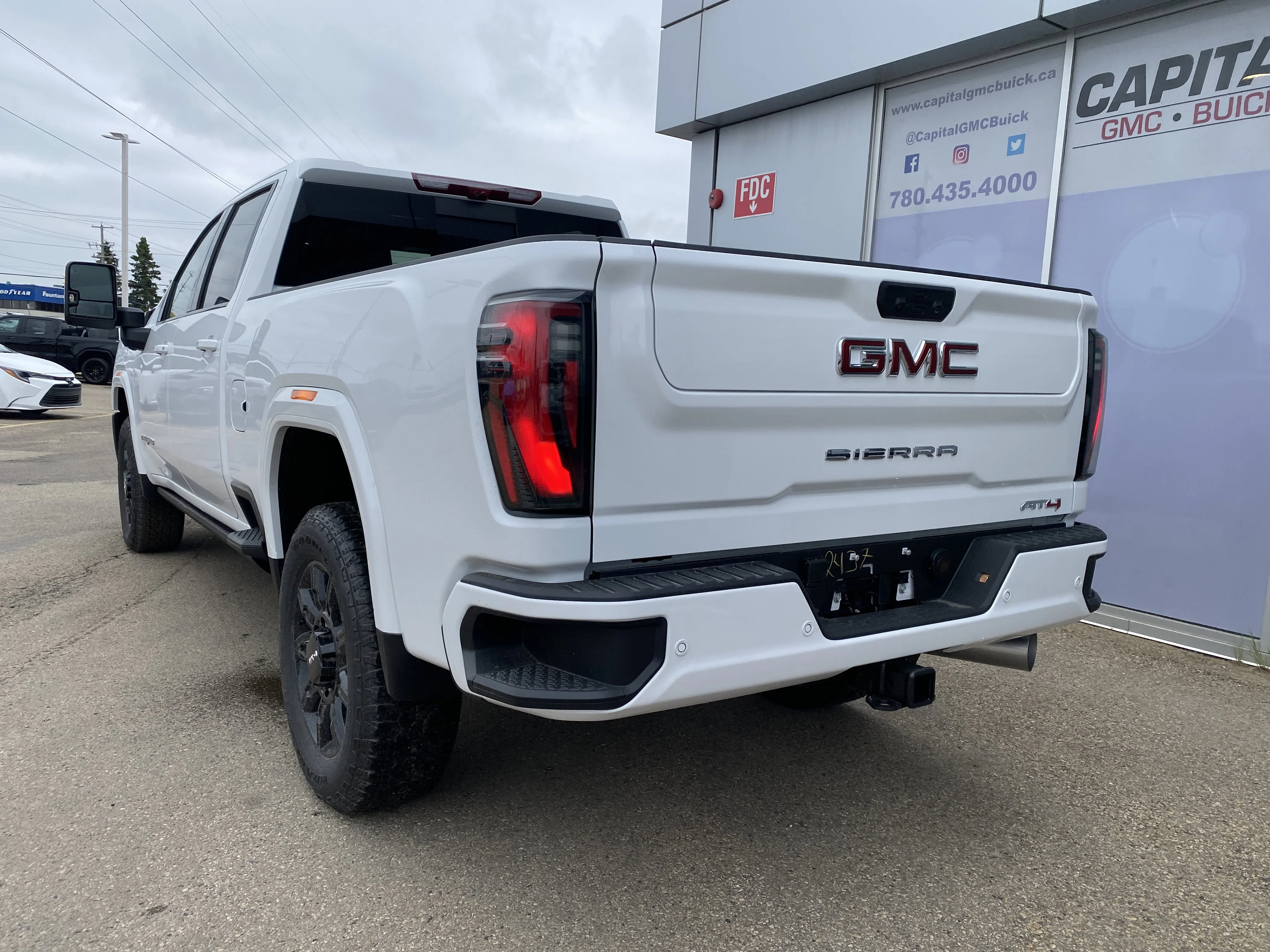 New 2026 Summit White GMC AT4 image 4