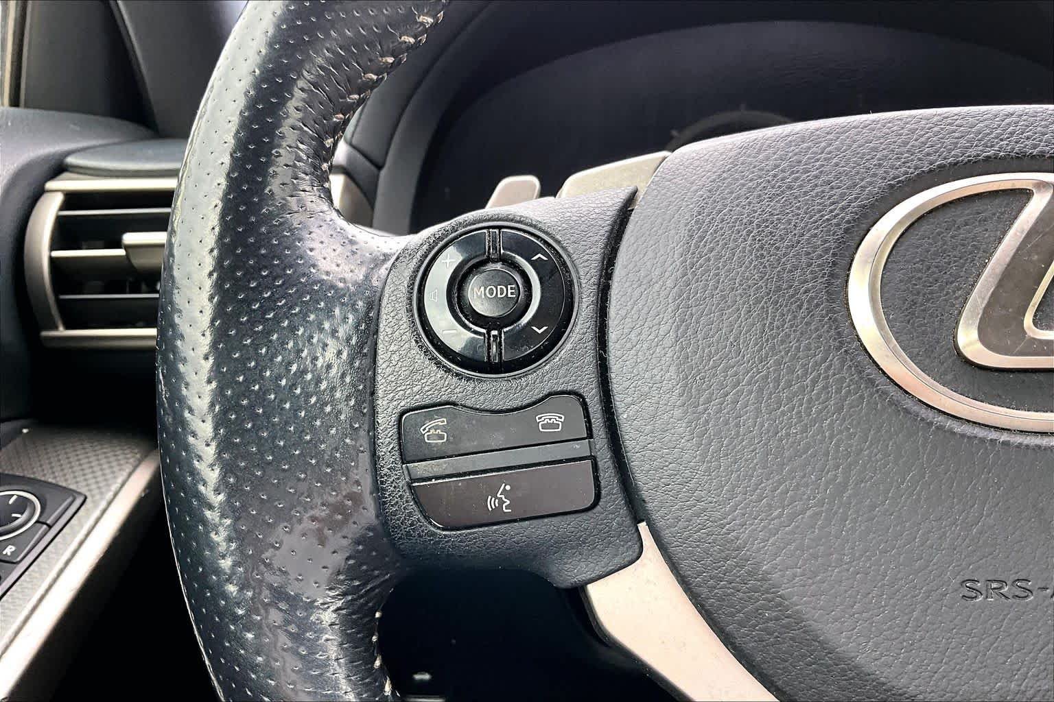 Used 2015 Atomic Silver Lexus  image 23