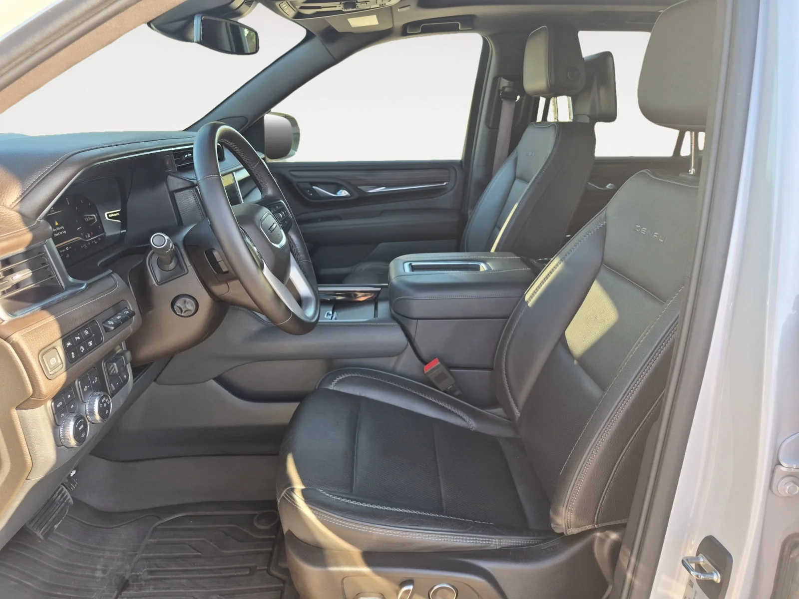Used 2023 White Frost Tricoat GMC Denali image 23