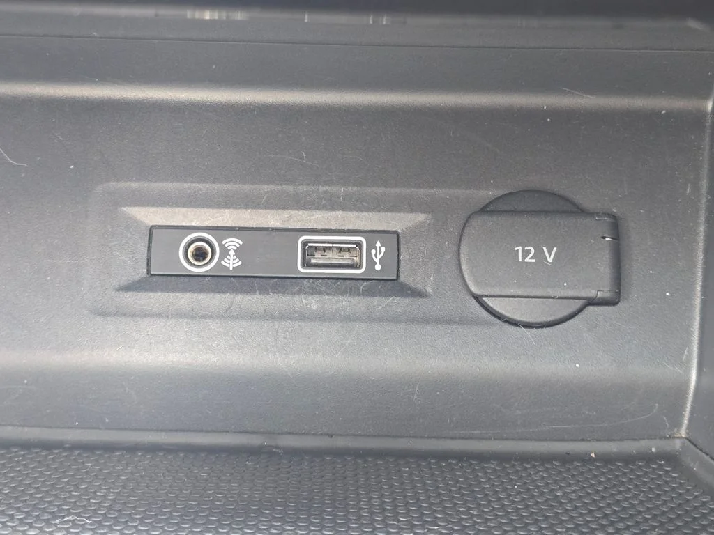 Used 2019 Silver Volkswagen SEL Premium image 8
