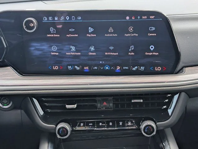 Used 2025 Dark Ash Metallic Chevrolet Premier image 17
