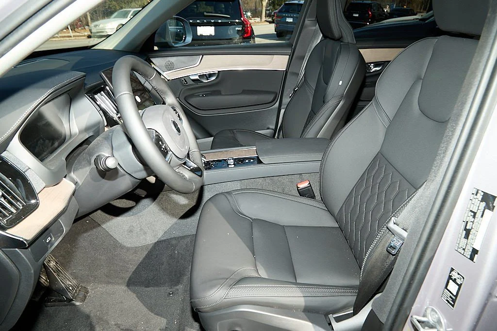New 2026 Aurora Silver Volvo Plus image 14