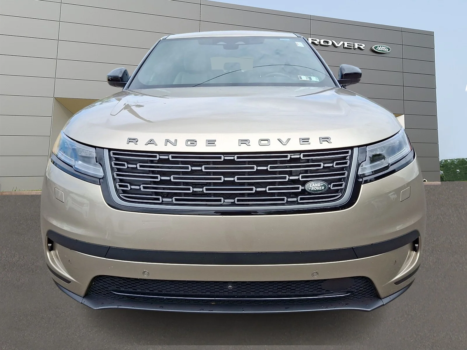 Certified Used 2026 Batumi Gold Premium Metallic - 1DM Land Rover S image 8