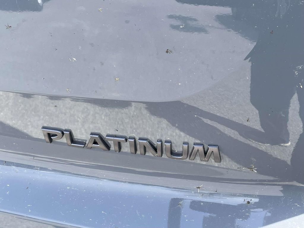 New 2026 Boulder Gray Pearl / Super Black Two-tone Nissan Platinum image 8
