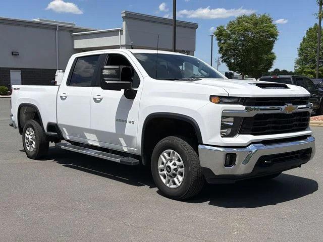 Used 2025 White Chevrolet LT image 14