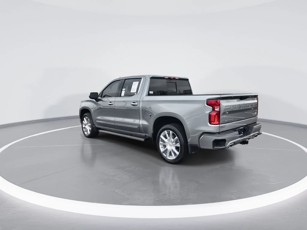 Used 2023 Gray Chevrolet High Country image 6