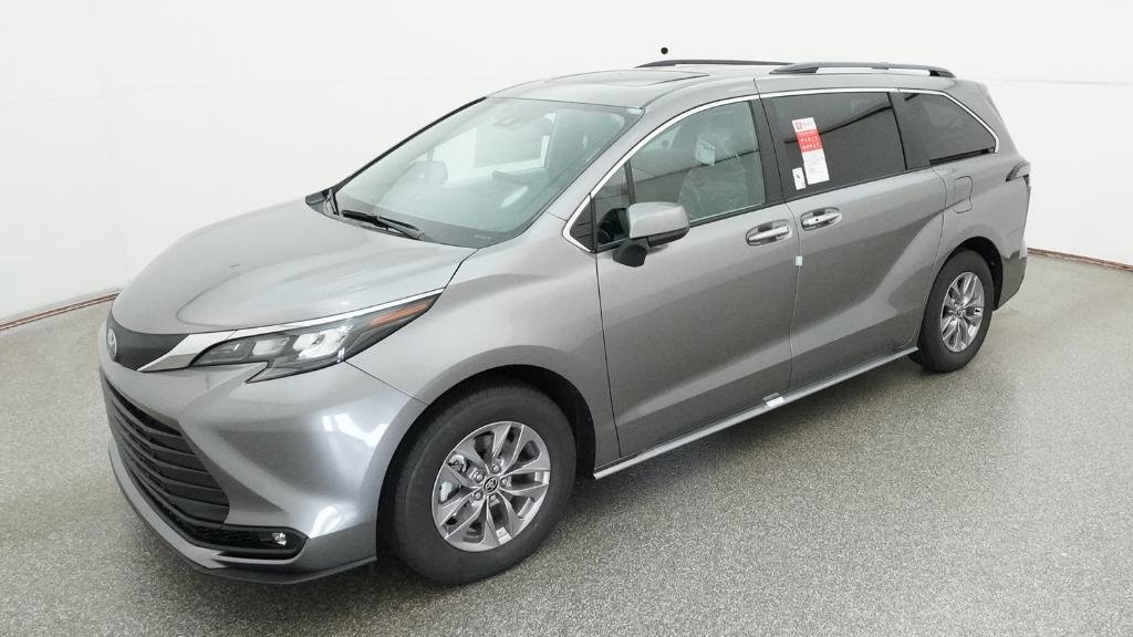2026 Toyota Sienna XLE 7-Passenger Hybrid AWD's photo