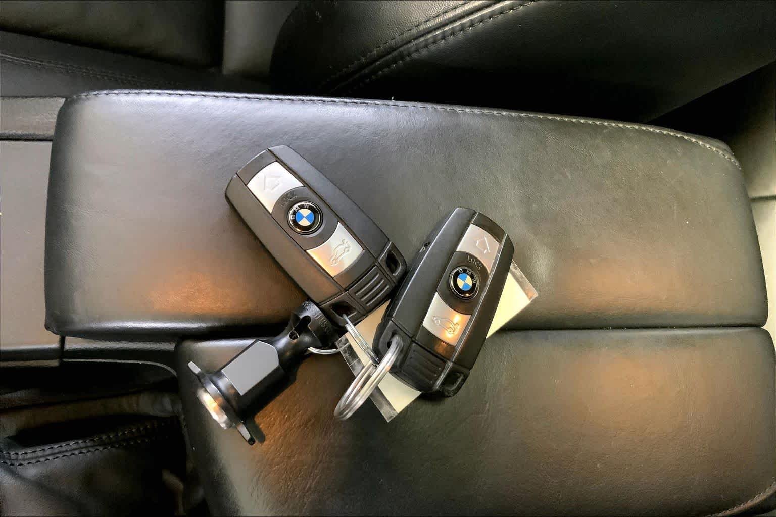Used 2009 Interlagos Blue Metallic BMW  image 14