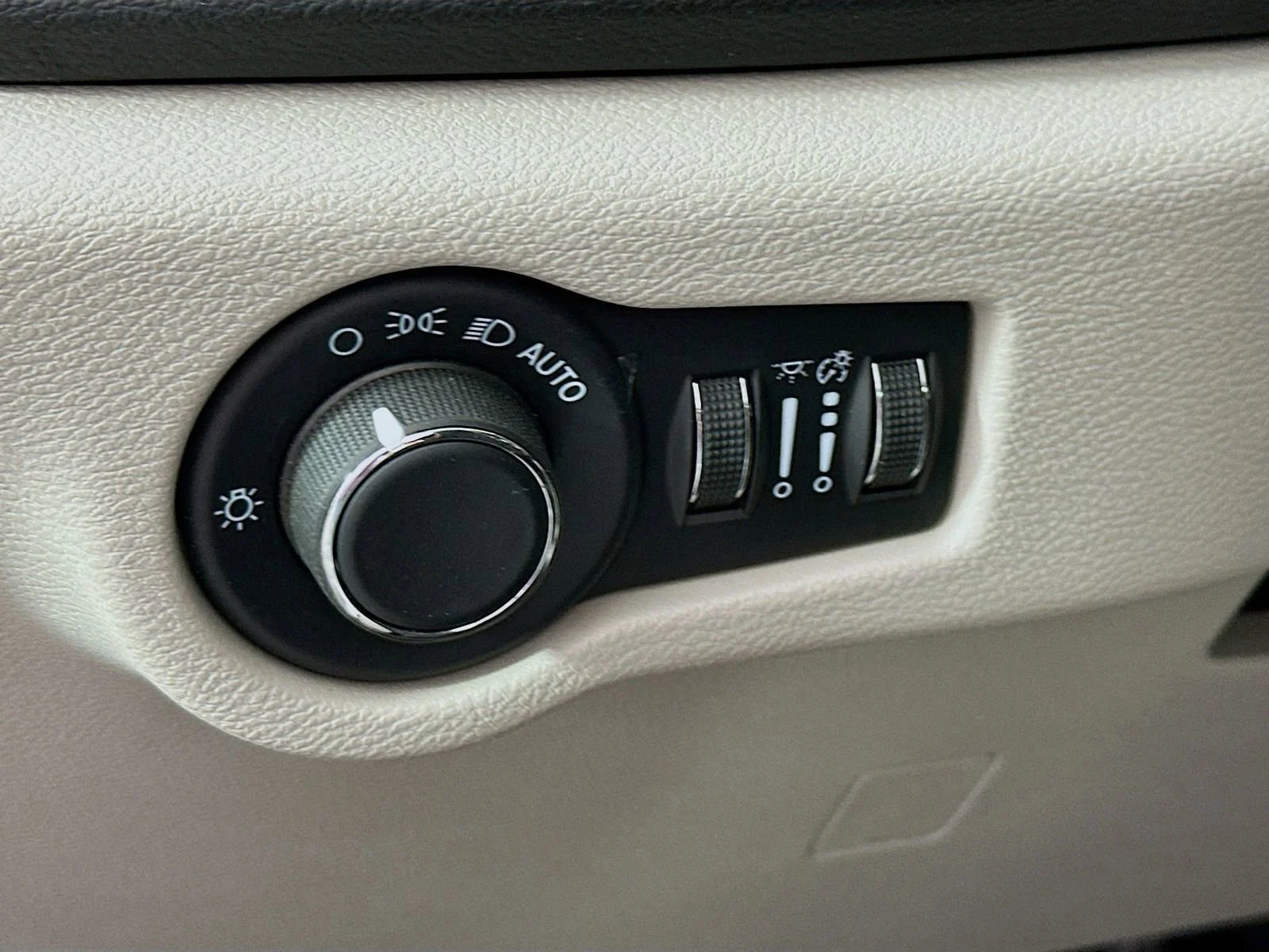 Used 2023 White Chrysler LX image 11