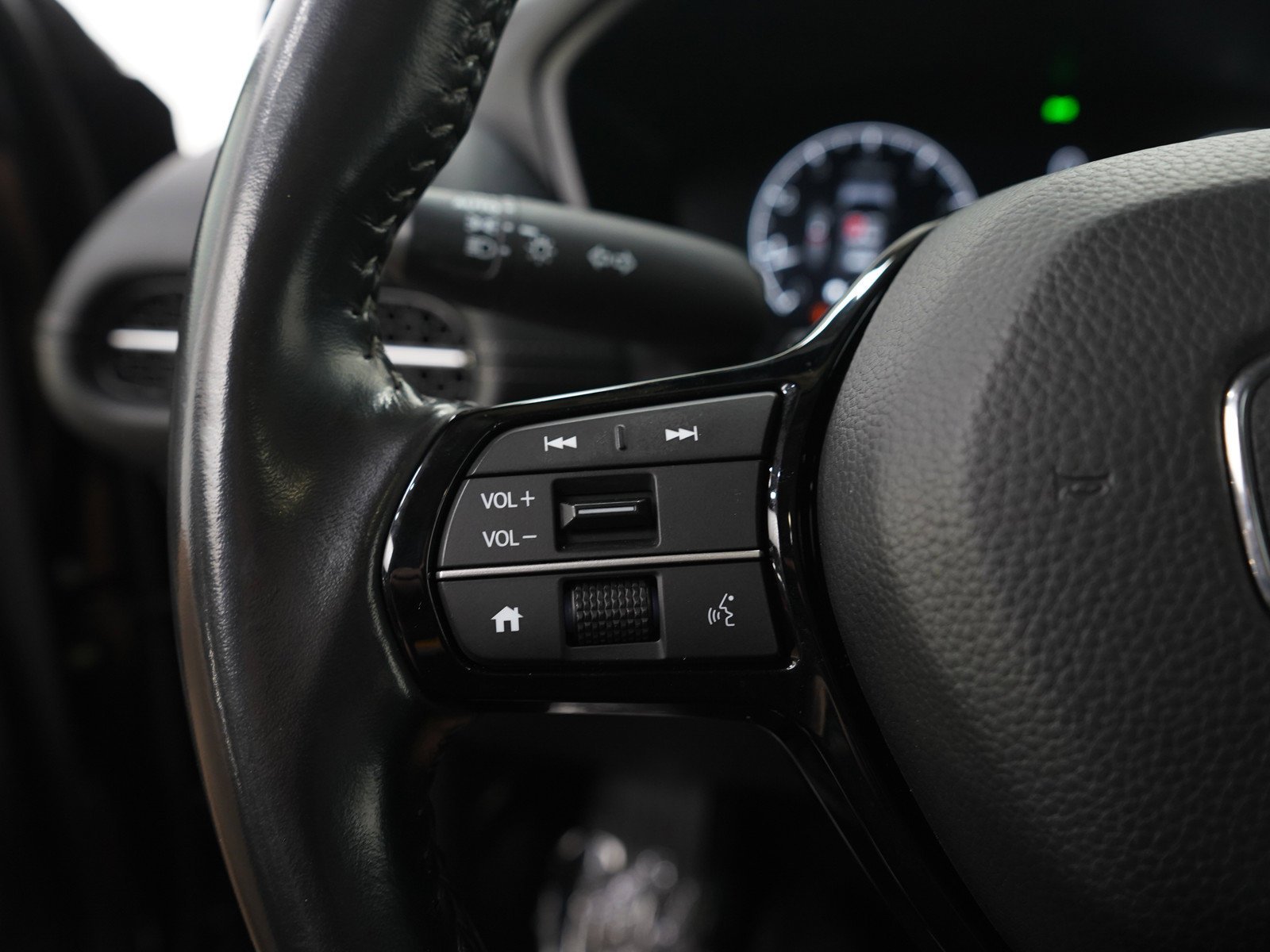 Used 2023 Black Honda EX-L image 25