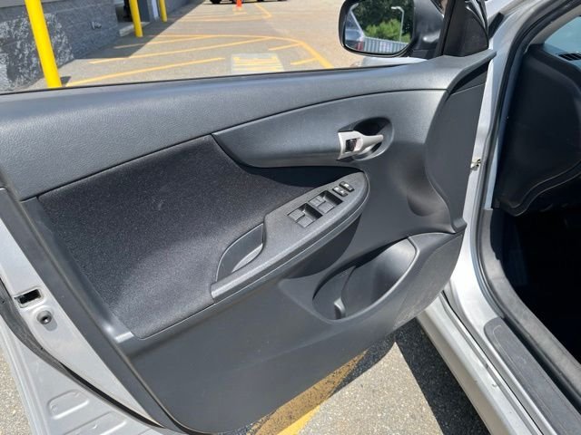 Used 2009 Silver Toyota  image 10