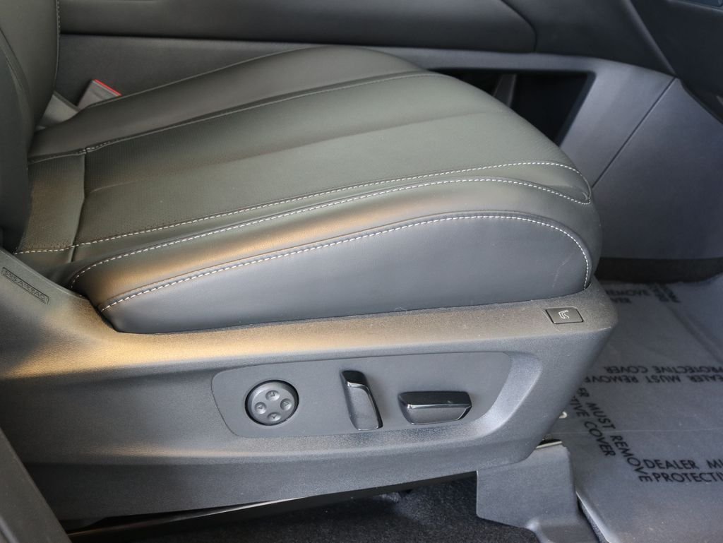 Used 2025 Silver INFINITI Sensory image 51