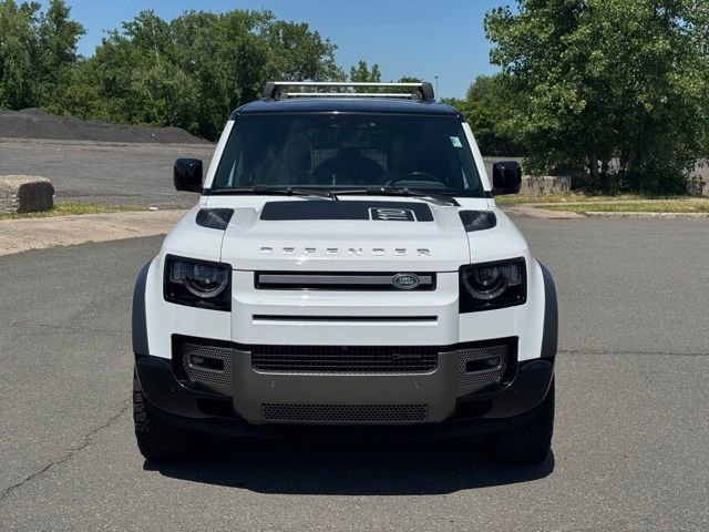 Used 2023 White Land Rover X-Dynamic SE image 8