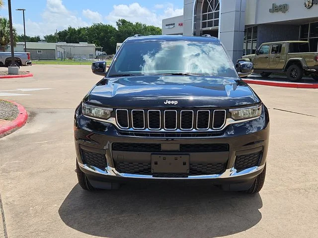 New 2026 Diamond Black Crystal Pearl-Coat Exterior Paint Jeep Laredo image 2